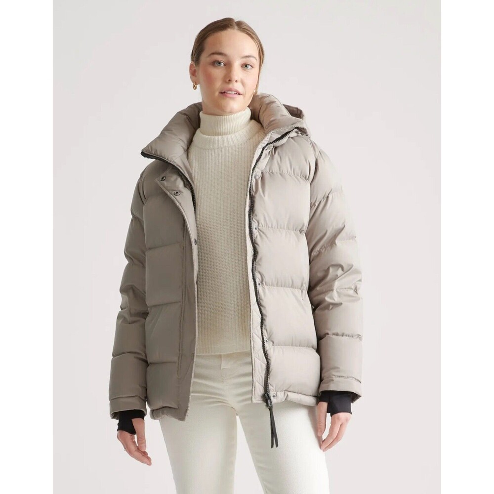 Quince Women's Light Gray Puffer Jacket